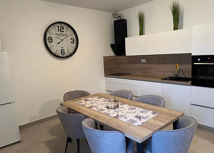 House Ema Barbat na Rabu