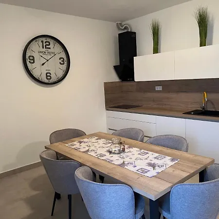 House Ema Barbat na Rabu